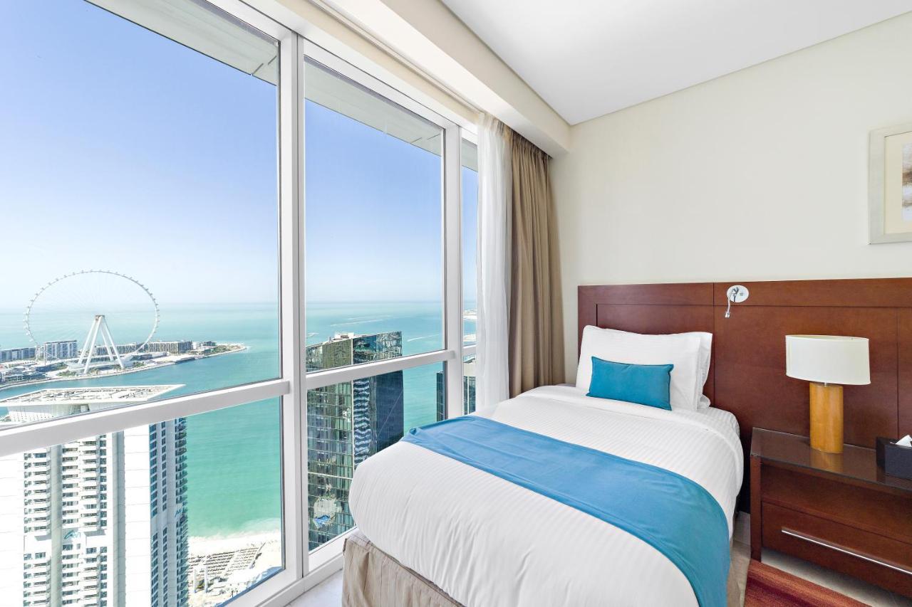 Blue Beach Tower The Walk Jbr Dubai Exterior foto A bedroom in a hotel