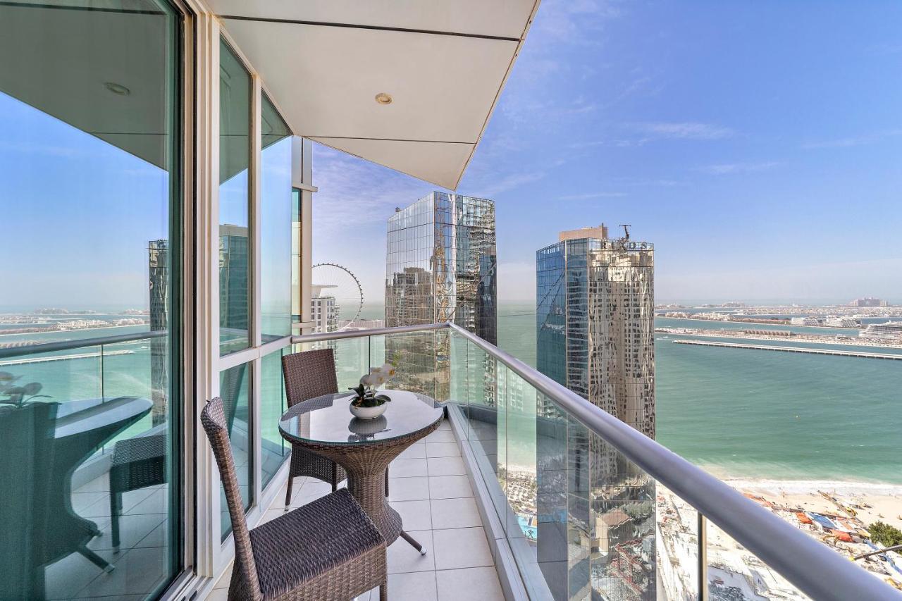 Blue Beach Tower The Walk Jbr Dubai Exterior foto A balcony in Dubai