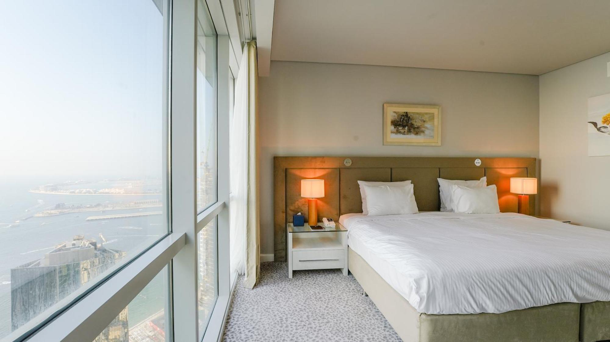 Blue Beach Tower The Walk Jbr Dubai Exterior foto A bedroom in the hotel