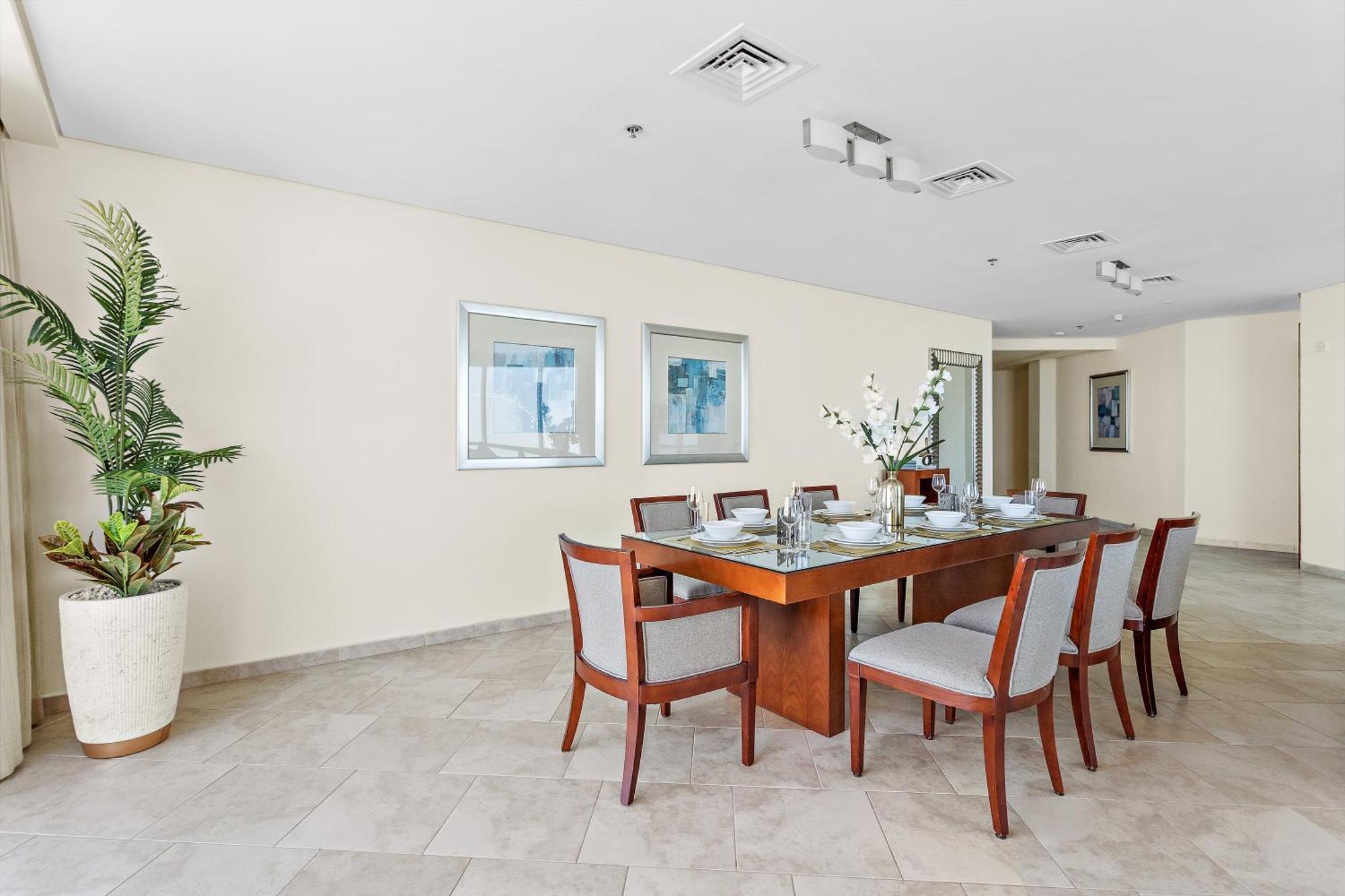 Blue Beach Tower The Walk Jbr Dubai Exterior foto A dining room